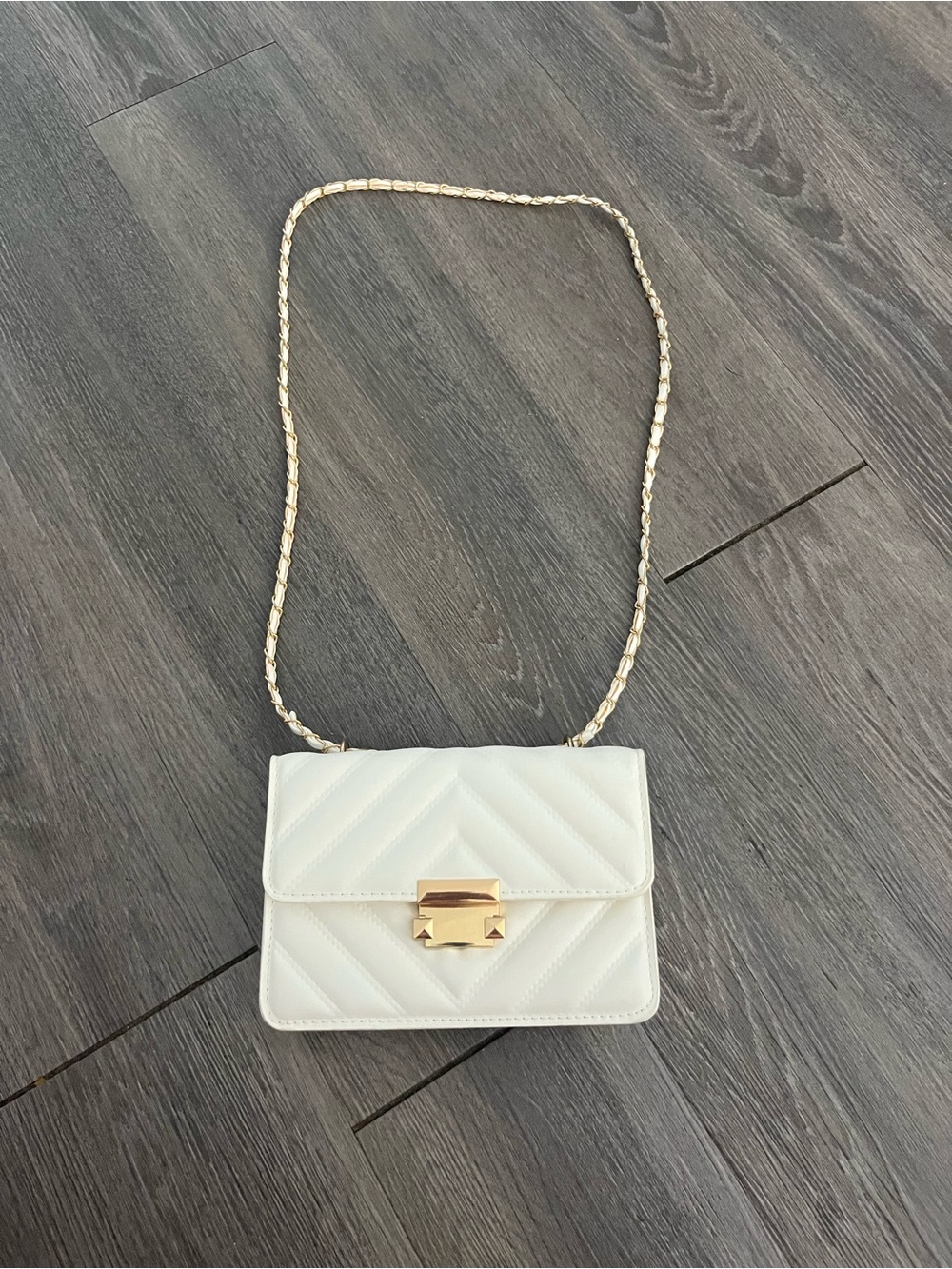 Elegant White Quilted Crossbody Bag with Gold Chain
